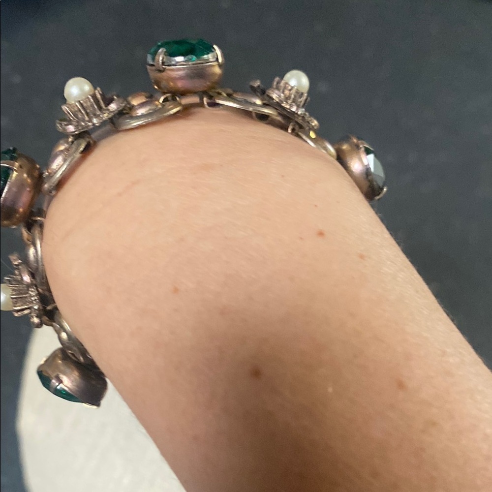 Art Deco Style 40s/50s Green and Gold Bracelet - Picture 5 of 12